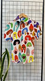 Camisa Mulheres Coloridas
