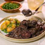 Feijoada Tradicional com Arroz Branco e Farofa de Banana com Couve (420 g)