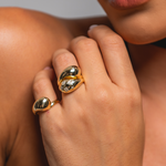 ANEL ENTRELACADO GOTA FORMAS C/ DIAMANTES 1PT EM OURO AMARELO