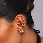 BRINCO EAR HOOK EQUILIBRIO COM DIAMANTES 1PT EM OURO AMARELO