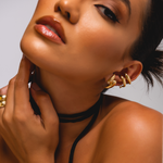 BRINCO EAR HOOK EQUILIBRIO COM DIAMANTES 1PT EM OURO AMARELO