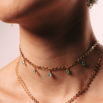 CHOKER MEIA CORRENTE OMA COM ESMERALDAS GOTAS 5X4MM EM OURO AMARELO