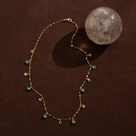 CHOKER OMA COM ESMERALDAS GOTAS 6X4MM EM OURO AMARELO