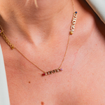CHOKER ENTREGO, CONFIO E AGRADEÇO COM SAFIRAS COLORIDAS