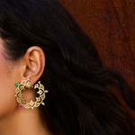 ARGOLA FRONTAL MANDALLA 40MM ESMERALDA, TANZANITA, RUBELITA E SAFIRA BRANCA OURO AMARELO