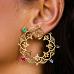 ARGOLA FRONTAL MANDALLA 40MM ESMERALDA, TANZANITA, RUBELITA E SAFIRA BRANCA OURO AMARELO