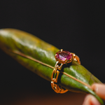 ANEL CICLOS TURMALINA ROSA DENSO OVAL OURO AMARELO