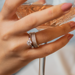 ANEL MEIA ALIANÇA FITA DIAMANTES OURO BRANCO