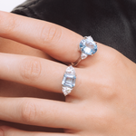 ANEL TOPÁZIO SKY OVAL MOISSANITE TRILLION PRATA
