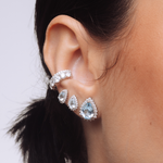BRINCO TOPAZIO SKY GOTA 7X10MM CRAVEJADO MOISSANITE 1MM EM VOLTA EM PRATA