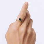 ANEL TURMALINA VERDE RETANGULAR EM OURO AMARELO