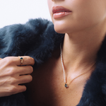 ANEL TURMALINA AZUL OVAL E DIAMANTE EM OURO AMARELO
