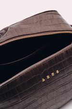 MAX NECESSAIRE