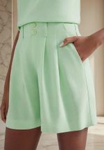 Shorts Feminino Em Alfaiataria Com Linho