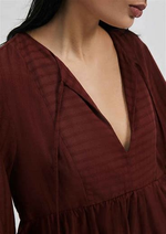 Vestido Curto Evasê Manga Longa