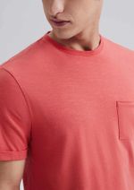 Camiseta Masculina Comfort Com Bolso Em Malha Flamê