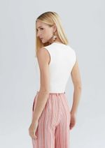 Regata Feminina Cropped Em Malha Com Elastano