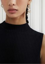 Vestido Curto Gola Alta Em Ribana