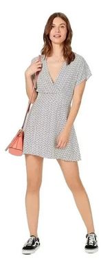 Vestido Curto Decote V Transpassado Estampado