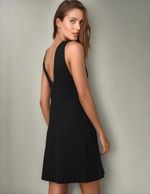 Vestido Curto Decote Profundo Em Malha Texturizada