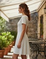 Vestido Curto Evasê Listrado - Preto