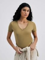 Blusa Básica Feminina Em Algodão Com Decote V