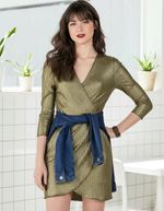 Vestido Elaborado Em Shape Ajustado E Decote Transpassado 