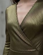 Vestido Elaborado Em Shape Ajustado E Decote Transpassado 