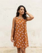 Vestido Curto Em Tecido De Viscose Sarjada Estampado