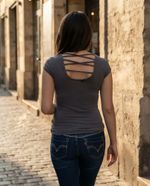 Blusa Feminina Contra Giro Decote Redondo E Costas Cruzadas
