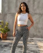 Calça Feminina Alfaiataria Em Malha Jacquard