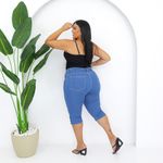 Bermuda Corsário Jeans Claro Botões
