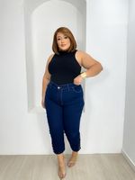Calça Capri Botões na perna com elastano