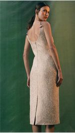 Vestido em tweed cobre com alças de corrente
