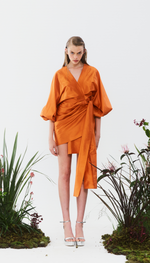 Vestido curto em linho estilo kimono