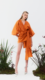 Vestido curto em linho estilo kimono