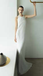 Vestido longo enviesado com frente única