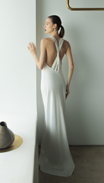 Vestido longo enviesado com frente única