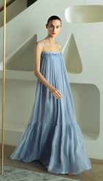 Vestido longo com a saia em barrado franzido