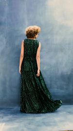 Vestido longo evasê em paêtes