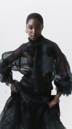 Camisa ampla de organza com renda