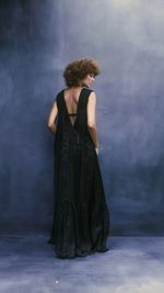 Vestido longo evasê em 3 camadas