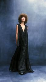 Vestido longo evasê em 3 camadas