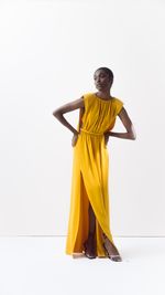 Vestido longo com ombreira [Tamanhos 36-38-40]