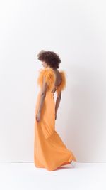 Vestido longo com boá nas alças