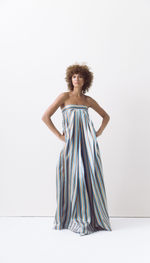 Vestido longo tomara que caia com pregas na frente e bolso lateral