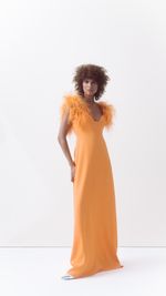 Vestido longo com boá nas alças