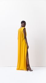 Vestido longo com ombreira [Tamanhos 42-44]