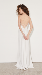 Vestido longo com aplicação de renda