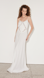 Vestido longo com aplicação de renda